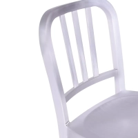 Réplica del taburete Navy Army de aluminio – Diseño industrial icónico
