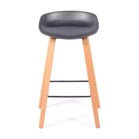 Obtenha o banquinho de madeira de faia nórdica - Mueble Design
