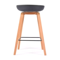 Ottieni lo sgabello in legno di faggio nordico - Mobile Design