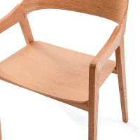 Stol i nordisk ek med armar Soho | Skandinavisk minimalistisk design