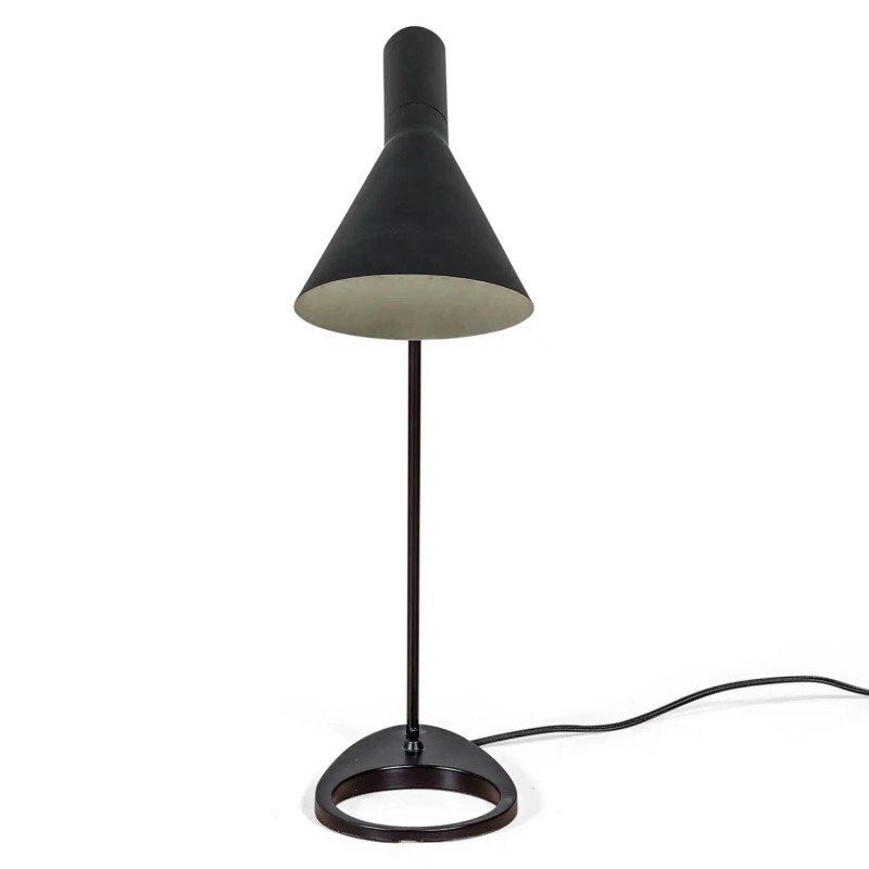 Jhon tafellamp | Op Arne Jacobsen geïnspireerd ontwerp in staal