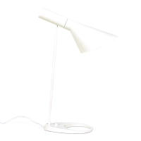 Lampada da tavolo Jhon | Design ispirato ad Arne Jacobsen in acciaio