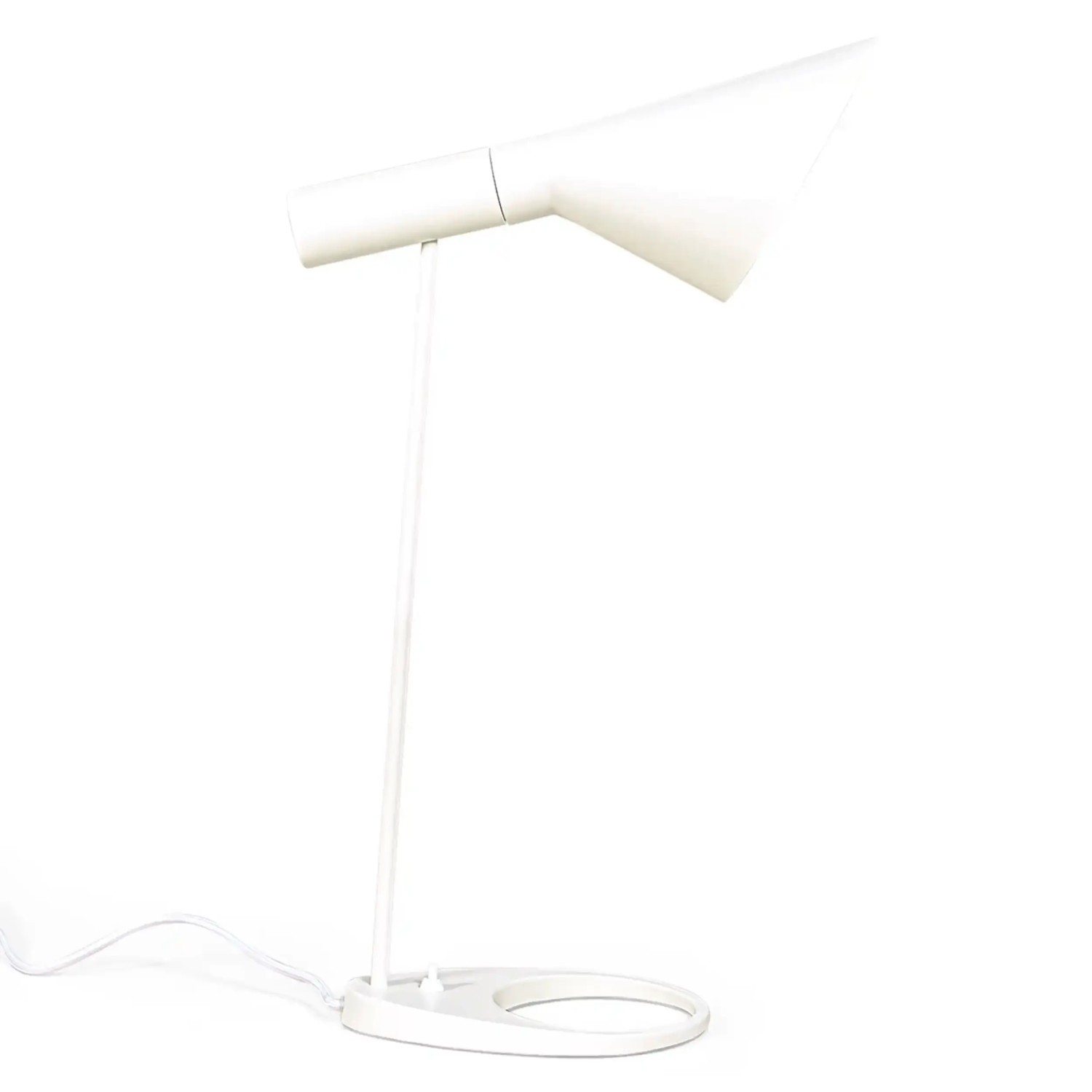 Candeeiro de mesa Jhon: design inspirado em Arne Jacobsen em aço