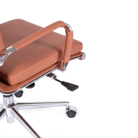 Sedia da ufficio in pelle italiana Task con schienale alto e design elegante