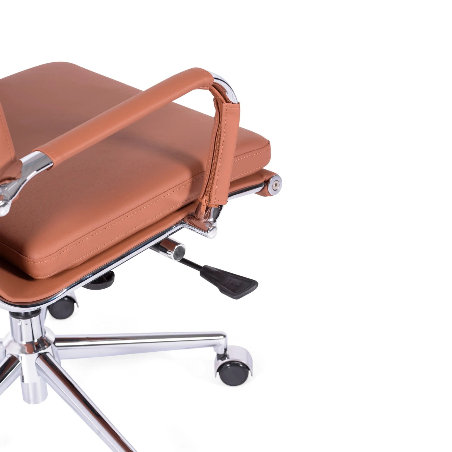 Sedia da ufficio in pelle italiana Task con schienale alto e design elegante