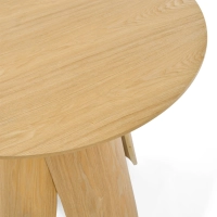 Mesa de jantar redonda de estilo escandinavo em madeira de freixo