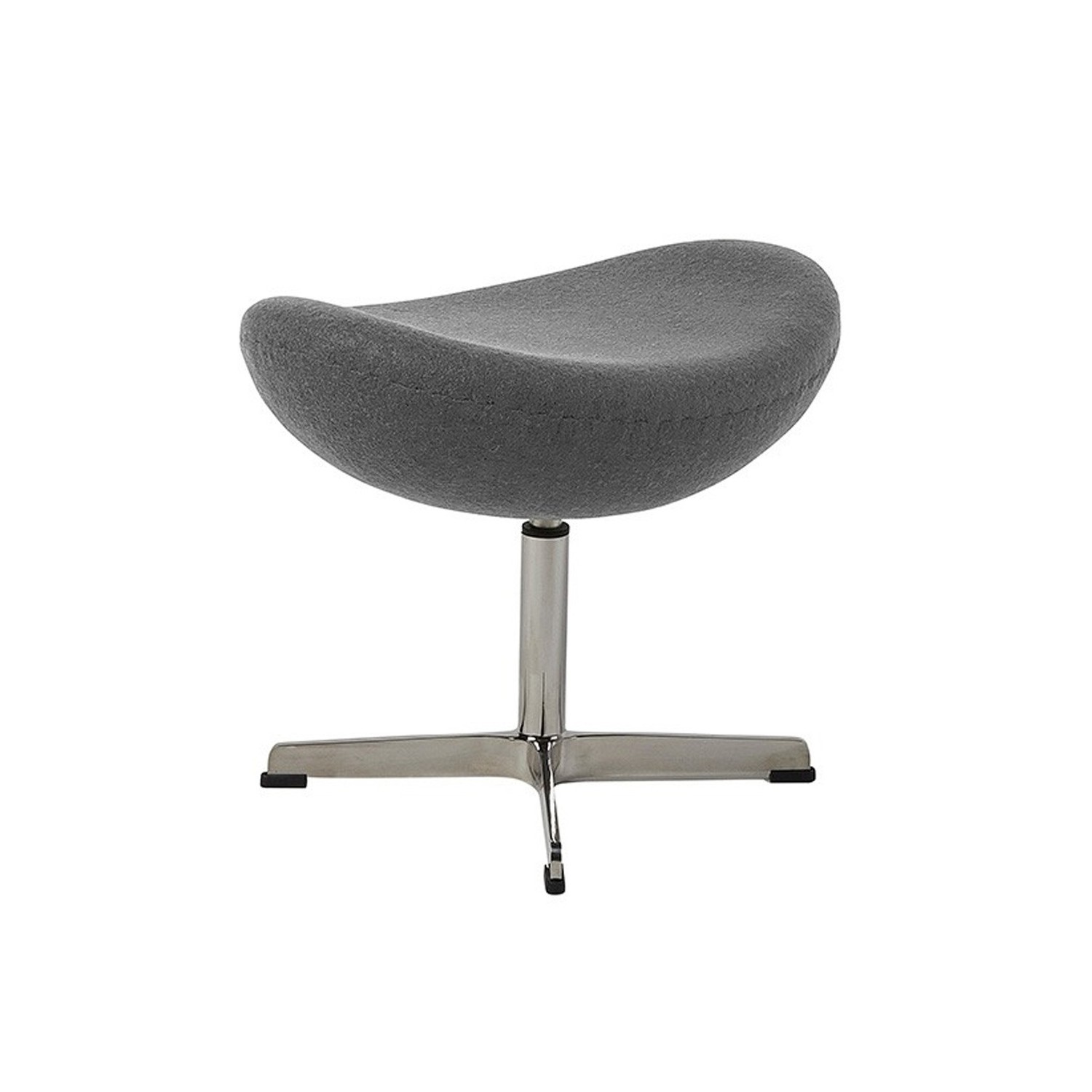 Replika äggstol med fotstöd av designern Arne Jacobsen