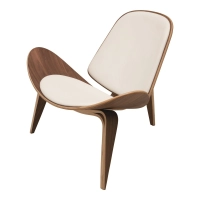 Réplica de la silla Shell Ch07 en madera de nogal
