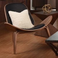 Réplique de chaise Shell Ch07 en bois de noyer