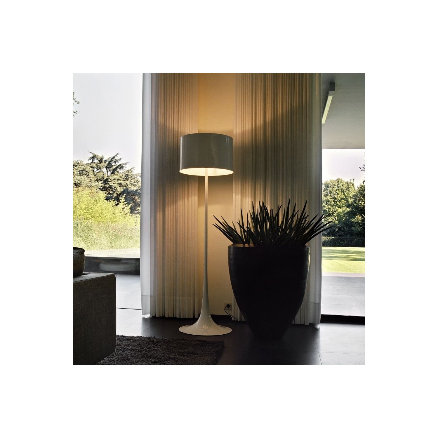 Réplica do abajur de piso Spun Light
