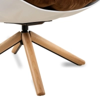 Poltrona Space Design con poggiapiedi  La poltrona di design Space con poggiapiedi è uno dei nostri modelli più sorprendenti e s
