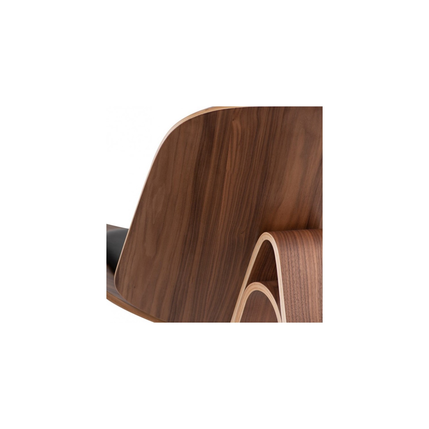 Réplica de la silla Shell Ch07 en madera de nogal