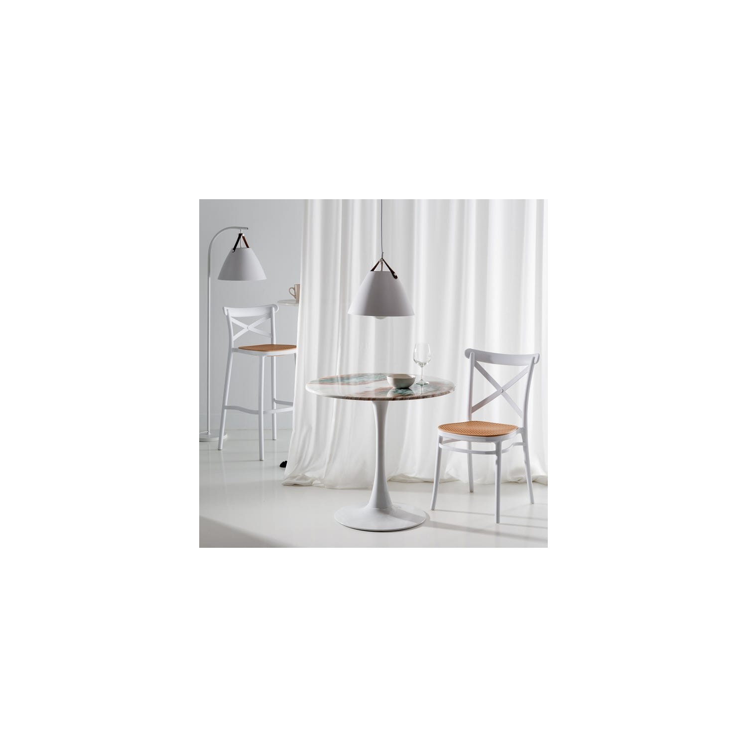 Sgabello alto in rattan sintetico
