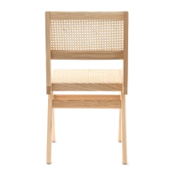 Suunnittelija Pierre Jeanneret'n replika Chandigarh-tuoli 